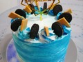 Vanilla cake decorated with #sweetmeringuebuttercream