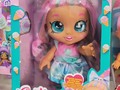 Kindi Kids Pearlina 55$   ¡Tengo un dulce aroma a helado!  ¡Soy una hermana mayor del bebé Poppi Pearl! Colecciónanos todos  ¡Mi cabeza se tambalea y se mueve cuando me recoges! ¡Mira cómo cobrar vida!  Puedes quitarte mis zapatos y cambiar mi ropa para jugar imaginario  Tengo grandes ojos con purpurina  #baby #muñecas #doll #niñas #regalos #cabelloreal