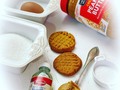 Ingredientes que vas a necesitar para la elaboración de las galletitas de maní 🥜: 1 taza de mantequilla de maní, 1 taza de azúcar granulado, 1 huevo, 1 cdita esencia de vainilla y 1/2 cdita sal. Mezclar todo muy bien, formar bolitas y poner sobre una lata. Hornear por 12-14 min en horno previamente precalentado. Dejar enfriar sobre rejilla y decorar al gusto . . . . #recetasfaciles #galletasdemantequillademani #galletas #peanutbuttercookies #easycookies #foodfoodfood #easy #yummy #stayhome #mequedoencasa #bakkercakes