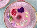 Nuestras donitas 🌸hermosamente decoradas para ti 💗  #donuts #donutsdonutsdonuts #donutsofinstagram #timetomakethedonuts #peaceloveandlittledonuts