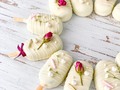 Paleticas de trufa de ponqué con florecitas y chocolate blanco  #cakesicles