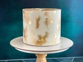Abstract + Gold Leaf - Small (10-15 people)  A smooth, white ganache cream cake with a modern and abstract finish in your color choice. Little tiny rough edges around the top of this cake make it perfectly imperfect. Pressed with brilliant 24k edible gold leaf, this is an eye-catching design fit to celebrate any special occasion. 🍃  . . .  🍃  #exclusivecakes #elegantcakes #beautifulcakes #simpleyetelegant #fancy #24kgold #goldleafcake