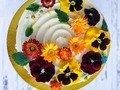 … y como dice @casatiz : “hacer de lo cotidiano algo extraordinario”. Así quedó mi cake de zanahoria 🥕🥕🥕🍃🌼🍃🥕🍃  #carrotcake #pecans #botanical #flowerslover #flores #floresmaturales #zinnia #pensamientos #gerberas #margaritas #floresdemanzanilla #manzanilla