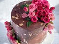 Cake de chocolate con relleno de crema Bariloche y 🌹🌹🌹