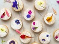 { Flower Cookies } #summertreats #shortbreadcookies #biscuits #biscuitspersonnalisés #edibleflowers #florescomestibles #alfajores #galletasdecoradas