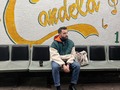El café no es mío, lo he dejado.  Un día lleno de estímulos en una ciudad nueva para mí. Pisar la calle por la mañana temprano y volver bien terminado el día. Meterme en la cama con ciento veinticinco secuencias con el color saturado al máximo solapándose en mi cabeza.   #cdmx #mexicocity #instamood #shotoniphone#martens#style #gay #beard #lgbt #lgbtq🌈 #menofinstagram