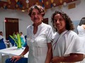 Me encontré una Foto Vieja del 2015 cuando estaba a punto de graduarme de Bachillerato o la Secundaria al lado de la secretaria Miryam que me estimó mucho siempre así como el rector y algunos que otros docentes. Entre tantas idas y venidas seguimos de pie, cuántos recuerdos buenos y malos, en las experiencias vividas dónde nunca perdí simplemente aprendí.