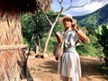 "Como indígena Arhuaco y gracias a mi padre Mamo Kuncha, desde niño aprendí a pensar sabiamente y con respeto, siguiendo los buenos principios de nuestra cultura. Es por eso que he aprendido a valorar la naturaleza y mi conexión con ella, a pesar de los desafíos que enfrento en mi vida diaria en la ciudad y en la universidad. Sigo sintiendo un profundo orgullo por mi cultura y mi tierra, y trabajo para proteger y preservar nuestro territorio en la Sierra Nevada de Santa Marta. Sin embargo, sé que esta tarea no es fácil y no puedo hacer esto solo. Todos tenemos la responsabilidad de cuidar nuestro planeta y trabajar juntos para asegurarnos de que nuestras acciones no dañen el medio ambiente y comprometan el futuro de las próximas generaciones. Por eso, invito a todos a reflexionar sobre cómo podemos ser parte de la solución en lugar de parte del problema. Debemos ser conscientes de nuestro impacto en el medio ambiente y tomar medidas para reducirlo. Debemos dejar de ser egoístas y pensar solo en nuestro beneficio a corto plazo, y tomar medidas para asegurarnos de que nuestra huella en la Tierra sea positiva y sostenible. Como dijo el poeta y pensador Rabindranath Tagore: 'La Tierra provee suficiente para satisfacer las necesidades de cada hombre, pero no la avaricia de cada hombre'. Es hora de actuar con responsabilidad y trabajar para un futuro mejor para todos. Biskungwi.