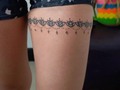 Siempre será un reto tatuar piezas tipo brazalete, en este caso tipo liguero pues recordemos que las formas del cuerpo al ser irregulares dificultan cierto tipo de diseños. Sin embargo aquí logramos un buen resultado en una sola sesión de buen aguante 💪 😎 😉 agendas tu cita? Escríbenos al WhatsApp 311 7532563 para recibir la más completa información #bracelettattoo #gartertattoo #garterbelttattoo #femaletattoo #sexytattoo #legtattoo #freshtattoo #liketattoo #inked #pereira #pereiracity #tattoolife #tattoovideo #nofilter