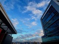 🏙 . . . . . . . . . . . . .  #street #streetphotography #paisaje #turismo #love #clio #cielo #like #instagood #paisajes #sky #cuarentena #amanecer #cultura #madrid #chile #sunset #instagram #ciudades #clouds #nubes #quedateencasa #landscape #urbano #calle #fotograf #familia #urbanismo #shotoniphone