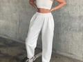 Comfy 🥳🤩  Que agregarías para completar el look? 🤔  #moda#glam#trendy#comfy#modafemenina#sportchic#lecheria#barcelona