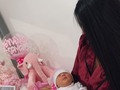 29 / 09 / 2019  Después de 5 días en trabajo de parto con dolores que pensé me matarían luchando por darte a luz, llegas a mi pecho indefensa recién salida de el que fue tu hogar por casi 9 meses dando gritos de vida y calmándote solo con la voz de tu madre, con mi madre a mi lado diciéndome que pujara que fuera fuerte con el dolor físico más grande que en mi vida pude haber sentido, abrumada, confundida, exhausta en medio de toda esa guerra llegas tú a plantar bandera de paz a hacerme sentir lo que muchos trataron de describirme pero no sabían como, es que se quedaron cortos y los entiendo tampoco me acerco con palabras a lo que siento por ti.  Solo se que llegas a ser lo más maravilloso que me a pasado en la vida que todo el dolor valió la pena y si tuviera que repetir toda mi vida incluso cometiendo los mismos aciertos y errores volviendo a vivir día a día sabiendo que al final vas a estar en mis brazos lo volvería a hacer  Eres indescriptible, bienvenida hija te amamos....