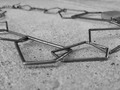 Cadena de eslabones de ángulos irregulares... #diseño #orfebrericontemporánea  #archijewelz_blog