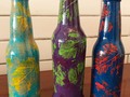 🍃*NUEVO* 🍃  🍃Alegra tu casa con estas botellas de vidrio pintadas a mano!   🍃Disponibles en distintos colores y modelos.    #HechoenVenezuela #HechoAMano #HechoConCariño #DiseñoVenezolano #TalentoVenezolano #diseño #designersvenezuela #MadeinVzla_ #ideartevenezuela #pintadasamano #MadeinVzla #botellas #vidrio #Venezuela #Nuevo #Recicla #Reusa #Florero #Adorno #Candelabro #Flor #Vela