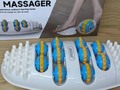 Masajeador rodillo de pies El masajeador de rodillos para pie de plástico utiliza el último diseño, combinado con pies humanos, por lo que generalmente es difícil masajear las suelas de los pies hasta la posición de relajación completa. Simplemente use su pie en las cuatro ruedas de diferentes tamaños, lo que puede masajear eficazmente los golpes en los pies varios puntos de masaje puede estimular la circulación de las suelas de los pies, puede hacer para aliviar el dolor, relaja el cuerpo. Masajea tus zonas de reflejos en tus pies. Promueve el metabolismo y mejora la circulación sanguínea Facilidad de neuralgia Te ayuda a recuperarte de la fatiga. Mejora el sistema inmunológico del cuerpo  Realizamos envíos a todo el Ecuador  #masajesparaestres #masajeador #masajeadordepies #masajeadorrelajante