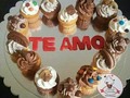 Dilo con cupcakes 💞 💕ya viene el Día del Amor y la Amistad💕  Pedidos al +56935355367  #cupcakes #14febrero #sanvalentin #corazón❤ #diadelamorylaamistad #enamorados #novios #pololos #cupcakeschile #pastry #regalacupcakes #reposteriachile #reposteriaartesanal #oreo #chipsahoy #Hersheys #snickers #milkyway #toblerone #instacupcake #instachile #SantiagodeChile #cupcaketagram #Chile #venezolanosenChile #lachicadecacao