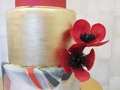 ¿Qué opinan de éste cake? Lo tenemos en exhibición en nuestro Atelier, visitanos para que veas los diferentes modelos y tamaños que tenemos para confeccionar el pastel de tus sueños. Comunícate al ☎️ 385-4125 o whatsapp 6098-8621📲. #cakeatelierpty #clayton #claytonplaza #panama #panamacity #ciudaddelsaber #pty #panamacakes #bodaspanama #panamanianweddings #panamabodas #sugarcraft #sugarflowers #poppy #amapolas #wedding