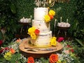 🧡Fer & Amaya Wedding Cake 💛👰🏻‍♀️🤵🏻  Pastel Semi naked de banana y relleno de chocoavellanas.  #cakeatelierpty #panama #507 #panamacity #cakespanama #dulcespty #cake #panamacakes #eventospanama #panamaparty #fondantcake #panamadulces #pty #caketrends #instacakes #cakedecorators #cakeboss #cakedesigner #cakesofig #customcake #cakes #weddingcake #bodaspanama #gamboarainforestresort