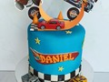 🏎️🔥Hot Wheels para Daniel!🏎️🔥 Por dentro bizcocho de vainilla con Buttercream de vainilla. 💛  Recuerden que las cotizaciones solo se atienden al WhatsApp 68645664.  El enlace directo está en nuestra bio ☝️ 🏎️🏎️🏎️🏎️🏎️🔥🔥🔥🔥🔥  #cakeatelierpty #panama #507 #panamacity #cakespanama #dulcespty #cake #panamacakes #eventospanama #panamaparty #fondantcake #panamadulces #pty #caketrends #instacakes #cakedecorators #cakeboss #cakedesigner #cakesofig #customcake #cakes #birthdaycake #hotwheelscake