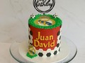 ⚽️👑Real Madrid 👑⚽️ • 🍰 Bizcocho de 6” de diámetro, de divertido confeti (vainilla con sprinkles de colores) con relleno de dulce de leche.  • #cakeatelierpty #panama #507 #panamacity #cakespanama #dulcespty #cake #panamacakes #eventospanama #panamaparty #fondantcake #panamadulces #pty #buttercream #cakedesigner #realmadrid #realmadridfans #cakes #birthdaycake