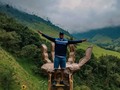 Ni la lluvia nos detuvo, todo sea por las fotos. Jajaja 📸  Nota: el frío casi nos detiene 🥶 . . . . . . . . . #enjoy #cold #acaime #salento #cocora #walk #hiking #adventure #photography