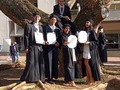 Bueno, así concluye una de las mejores semanas de mi vida: licenciado en psicología. ¿Quién decía que los sueños no se cumplen? Yo cumplí el mío, me he graduado de una de las universidades más grandes que puede tener Venezuela como psicólogo. Desde mi adolescencia he querido cumplir esta meta y aquí está. Agradezco todo el camino que tuve que pasar para llegar a esto pero sobre todo agradezco a cada persona que estuvo en él acompañándome con su apoyo, sus risas, su conocimiento, su compañía, todo. Entre esas personas por supuesto están mi madre @gcivira, mi padre @aristidesguevara1966, mi hermana @amanda_sgcjb, mis amigos @victor_sark @pizzurroalejandro @ferchovermilion @freddy9824 y a los que me enorgullezco de llamar colegas @alex.snowy @astruti entre muchos otros!  Gracias por este hermoso viaje llamado universidad, me despido con cierta nostalgia que me da recordar los buenos momentos en los salones de clases pero también con mucho orgullo y entusiasmo porque este es el inicio de una nueva etapa en la vida! Se les quiere muchísimo y muchos éxitos a todos en sus nuevas etapas❤️