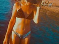 No eres mala madre por ... -Ponerte trajes de baño de dos piezas -Ir a la playa sola -Darte una cerveza -Disfrutar -Saberte todas las canciones de reggeaton -Ir a comer sola -Pasar tiempo con tus amigas/os -Bailar -Por subir fotos sola -Querer descansar  -Despejar la mente Que problema con esta sociedad. Sé tú. Tú decides entre ser o parecer, solo porque hay personas listas para criticarte. ELIGE SIEMPRE SER TÚ