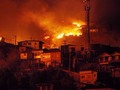 Repost from @esdiariopopular via @igrepost_app. Al menos 500 casas y 300 hectáreas de vegetación quedaron destruidas este sábado producto de un dantesco incendio que aún afecta al puerto chileno de Valparaíso, en uno de los incendios más grandes de la historia de Chile. #incendio #chile #valparaiso