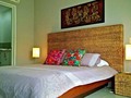 3 habitaciones 3 baños Aire en sala y cuartos Tv Wifi Cancha de tenis 2 piscinas  Jacuzzi  Capacidad 8 peraonas Contacto 301.258.8939