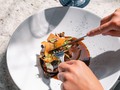Berenjena cocida a baja temperatura acompañada de un ragour de hongos y demiglace de vegetales. #Castañyoles 🍆   Reserva 📞 +601 3257918 o en el link de la bio