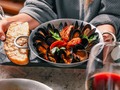 Descubre los sabores autén de la cocina española en Castañyoles. ¡No te pierdas los deliciosos mejillones a la valenciana en tu próxima visita! 🇪🇸😋🍽️ #Mejillones #Castañyoles #Cocinaespañola #Gastronomia #Spain