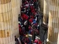 Un billonario contrato sería la razón de Asoinca para bloquear el Capitolio - W Radio W Radio   En esta reunión, los representantes de Asoinca pidieron a estos representantes del alto gobierno que la próxima licitación para contratar la salud del magisterio no se divida por regionales, sino que el negocio quede solo para Cauca.