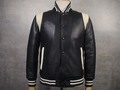 Nuevo diseño disponible.  100% cuero.  2 años de garantía.  Cra 13a # 78 - 14 oficina 202 Bogotá  #lachaqueteria  #bomberjacket  #leatherjacket