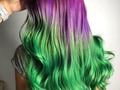 💚CONTRASTES💜  Melenas XXL que nos dejan sin aliento✨disfruto demasiado de cada diseño de color 🌈los tonos fantasía en su mayoría conllevan más trabajo pero cada segundo vale la pena ! Por esos resultados🌻 junto a esa felicidad de todas y cada una de Uds 💜no me canso de agradecerles todo el cariño y confianza que depositan en mi día a día 🥰
