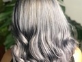 🤍GRAY  Este color es tannn hermoso, per es muy importante saber que un cabello tan altamente procesado requiere de un nivel máximo de cuidado, por esto si estás antojada de algo así y no eres amante de cuidar tu cabello es algo que no te recomiendo ❗️