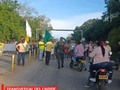 #REGIONAL   Nuevamente afiliados a la cooperativa de transportadores de San Onofre (Coointrasan) se tomaron la vía y bloquearon la transversal del Caribe, reclaman como en muchas ocasiones la reanudación de las obras de mantenimiento en el tramo Toluviejo y el Chicho que actualmente está paralizada desde hace 2 meses.  El llamado es para que Invías finalicen el proyecto en el que se ha invertido la suma de 5 mil millones de pesos, pero hasta el momento no se le ha dado finalidad.  #BLOQUEO #INVIAS #SANONOFRE #CARIBE #COOINTRASAN