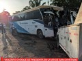 📢📢📢 #NACIONAL | Se presenta un grave accidente en San Juan en donde conductores del bus y furgón mueren al chocar   El choque se presentó en la vía entre San Cayetano y Carreto en primeros anuncios se indica que el conductor del furgón murió instantáneamente, mientras que los conductores del bus de la empresa Caribe Express fallecieron cuando se encontraban siendo trasladados a San Nepomuceno.  Hasta el momento no se tiene conocimiento de las causas exactas que provocaron el fatídico incidente pero se espera contar con un comunicado oficial pronto qué permitan esclarecer los hechos.  Los pasajeros del bus quedaron con heridas leves.  #ACCIDENTE #CARIBEEXPRESS #CAYETANO #CARRETO #BUS #FURGÓN