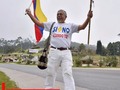 #NACIONAL  Fallece Gustavo Moncayo el conocido "Caminante por la paz".  El docente que recordado por haber caminado por Colombia exigiendo la libertad de su hijo Pablo Moncayo secuestrado por La FARC, padecía cáncer hacia varios años, y estaba a la espera de un trasplante.  Moncayo muere a sus 69 años y la familia aún no se ha pronunciado al respecto.  Condolencias a la familia.  #Moncayo #Muerte #Colombia #Caminante
