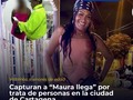 #tendencias #viral / Capturan a “Maura llega” por trata de personas en Cartagena  En protección a la libertad, integridad y formación sexual, la Policía de Cartagena desarticulo una estructura criminal de trata de personas, logrando capturar 11 personas que presuntamente harían parte de esta.  Dentro de los capturados se encuentra una reconocida Maura Llega de la ciudad de Cartagena.  Los detenidos fueron requeridos judicialmente por los delitos de trata de personas, Inducción a la prostitución, constreñimiento a la prostitución, proxenetismo con menor de 18 años, Concierto para delinquir, Tráfico de estupefacientes, Falsedad en documento público y Falsedad personal.  En 4 meses de proceso investigativo, se determinó que esta estructura criminal generaba control territorial delictivo en la zona histórica (torre del reloj) de la ciudad de Cartagena, donde mujeres y personas con orientación sexual e identidad de género diversa, eran sometidos a ejercer la prostitución pagando el 60 % por cliente a la estructura, vender sustancias estupefacientes y escopolaminar a clientes (extranjeros) para ser objeto de hurto por otros miembros de la estructura; así, en el proceso investigativo se logran identificar 8 víctimas de las cuales 2 son mujeres transgénero.  Las mujeres eran captadas en la ciudad de Barranquilla, para presuntamente ser explotadas sexualmente en la ciudad de Cartagena, utilizando documentos falsos a mujeres extranjeras y menores para el ingreso a hoteles y ejercicio de la prostitución, en otra modalidad arrendaban apartamentos donde eran obligadas a prestar servicios sexuales sin ningún beneficio.  De este proceso, otras tres personas hoy capturadas por otros delitos, serán también imputadas, al ser parte de esta estructura criminal.