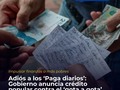 #tendencias #viral / Adiós a los ‘Pagadiarios’: Gobierno anuncia crédito popular contra el ‘gota a gota’  El Presidente Gustavo Petro dijo este miércoles ante los tenderos de todo el país reunidos en Valledupar que el Gobierno Nacional trabaja en la estructuración de un sistema de crédito popular, destinado a los más pobres, que reemplace la práctica del sistema ilegal conocido como ‘gota a gota’.  “La economía popular juega un papel fundamental y responde (estadísticamente) a la generación de la mayor parte de los puestos de trabajo del país. El compromiso es empoderar a la economía popular, se debe fortalecer la economía popular. Si ésta crece, los colombianos (en especial los más pobres) podrán pagar una buena serie de cosas que antes no se podían”, dijo al intervenir en el Primer Encuentro de Tenderos y Pequeños Comerciantes de la Economía Popular.  El Mandatario también reveló que, hasta el momento, su Gobierno ha delegado a 30 tenderos como representantes suyos ante las juntas directivas de distintas Cámaras de Comercio del país.  Finalmente, el Presidente dijo que su Gobierno planea comprar alimentos a esa economía popular para que provean el Programa de Alimentación Escolar y lleguen a los niñas y niñas en edad escolar.