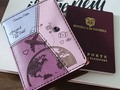 Sorprender con esta hermoso portapasaporte😍❤️❤️❤️ #portapasaportes #portapasaportepersonalizado