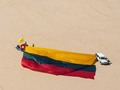 Gracias a tantos colombianos apasionados, enfermos por el @dakarrally que no les importó ir por toda Suramérica aguantando hambre, frío, calor, kms y kms a pie o en lo que fuera apoyándonos y ahora también en Arabia le hacen fuerza a nuestros riders.  Gracias a los CM de ASO (Yo le agradezco especialmente a Anita los años anteriores) y a los de este año que han hecho un trabajo increíble con las redes sociales del Dakar sobre todo con Instagram.  Dios los bendiga. *Espero que esta bandera si sea la de Colombia sino NO IMPORTA, EL AGRADECIMIENTO ES REAL!