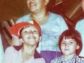 Has la cuenta. Febrero1987. 33 años del asesinato cruel de mi madre. Digo cruel porque los asesinos supuestamente la iban a secuestrar y ella no se dejó, le propinaron 14 balazos por la espalda. No encuentro el acta de defunción para que ud viera y supiera el macabro hecho. Para mí esto no fue intento de secuestro, fue un mandado. Pero hasta ahí. Mi hermana y yo nos volvimos objetivo militar del ELN que hoy en día tiene al país sumido en una falsa presión psicológica terrorista. Somos parte de víctimas y de desplazados del estado, dicen que dan beneficios. Nunca los he aprovechado porque creo que hay más personas que están más necesitadas.  Paz? UD cree que los terroristas quieren paz? No, quieren poder. No les importa nada más. Antes de matar a mi mamá en esos años 80s gastaron mucha plata negociando con esos bandidos y? Lo viví, ví al comisionado de paz bajarse del helicóptero en Carmen De Chucurí y cuántos han pasado? La paz como la guerra son un negocio. Pero si los terroristas no existen tampoco habrá que negociar y por ende no habrá guerra. Por eso le pido a Dios y a mi @ejercitonacionalcolombia que los borre del mapa. Llámalo sed de venganza, llámalo como querás pero vos no has pasado por lo que yo ni por lo que han pasado amigos y primos de mi esposa que fueron secuestrados por los mismos bandidos y los dejaron no solo en la quiebra sino viviendo por fuera del país para siempre. Te cuento esto porque debemos apoyar a nuestras fuerzas militares y a la policía para que no te pase lo mismo.  Amén. #feenlacausa #pazsiperonoasi