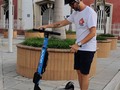 Estrenando juguete, eso sí, con casco!