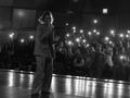 Escribir es casi siempre un sueño, pero no se empieza a realizar hasta convertirlo en un oficio, pero se logra cuando se convierte en arte. Desde este punto de vista, todos los autores coinciden en que es un oficio complejo y exigente, implica rutinas, estrategias de organización conceptual, así como los procesos que se ponen en marcha para informarse, construir un borrador, darle formato académico y revisarlo profundamente.  Después, llevar ese libro a una experiencia en físico, una conferencia llena de poesía, conocimiento, energía, poder… es un camino profundo y a veces difícil pero hermoso.  A sólo meses de sacar este libro empezamos hacer una gira de conferencias donde cada una me ha impresionado, cada una tiene su momento su magia.  La semana pasada estuvimos en Dallas por primera vez, un teatro que al inicio me intimidaba y en el momento que se abrió el telón todo cesó, se convirtió en fuerza en seguridad en FE!!!!  Una imagen que refleja una de las noches más importantes que he tenido, darle forma a un libro en conferencia, en música, darle vida a las letras a través del lenguaje.  ¿Quién quiere vivir esta experiencia el próximo año? ¿Dónde nos vemos?