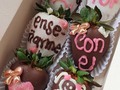 Fresas cubiertas con chocolatte 🍫   Contáctanos al whatsapp 3103124510   #villavicencio #detalles #sorpresas #regalos #love #cajagomas #gomas #fresaspersonalizadas #fresasconchocolate #fresas #chocolate #expresionsocial
