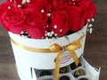 Hermosa caja de rosas con deliciosos #bombones #islademargarita #venezolanosenelmundo #rosas #arreglos #cajasderosas