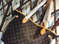 Louis Vuitton 1.1  #Neverfull #LouisVuitton #Navidad  @chucho_ventas  Información : 3137293853