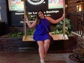 Me pondré el vestido azul que sé que te gusta más dejaré mi pelo suelto para que baile en el viento 🎶