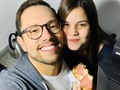 Mi compañero de pizza por la noche y arepitas por las mañanas😍😍🤤. . ¿Donde se conocieron? - En un supermercado 🤪. ¿Primera cita? - sarcletti🍨. ¿Cuanto tiempo llevan juntos? - 1 año y 9 días 😍. ¿Diferencia de edad? - 8 años. ¿Quien estuvo interesado primero? - El 😏. ¿Quien dijo te amo primero? - Yo🥰. ¿Quien es mal alto? - El 😱. ¿Quien es más sensible? - Yo todo el tiempo, el a veces jajaja. ¿Quien es más terco? - El todo el tiempo. ¿Quien es más gracioso? - Los dos 🤪. ¿Quien se queda dormido primero? - El 😒. ¿Quien se enoja más rápido? - El . ¿Quien es más ruidoso? - Yo😆. ¿Quién es el mas sociable? - Los dos . ¿Más fastidioso? -Yo jajajajaja. ¿Mejor cantante? - ninguno jajajja. ¿El más bailarín ? - Yo 🤣. ¿Quién es más justo? -los dos. ¿Quién tiene más amigos? - Los dos. ¿Mejor cocinero? - Yo obviamente 👩🏻‍🍳. ¿Quién come más? - El, y yo mucho chocolate jajajaj. ¿Mas ordenado? - El. . ¿Quién es más detallista? - Los dos❤️😍.